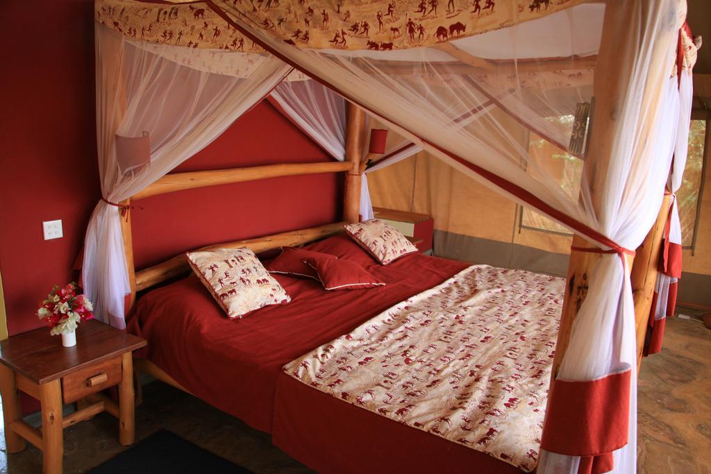 Manyatta Camp Hotel Voi Quarto foto